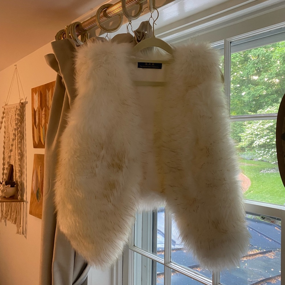FUR VEST